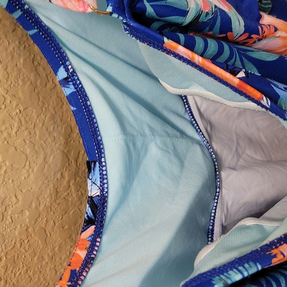 Tropical Escape Swimsuit Top - Picture 6 of 6